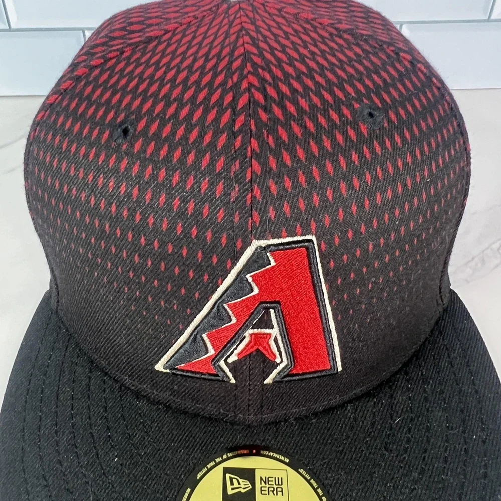 Arizona‎ Diamondbacks Hat Cap Fitted Mens 7 1/2 Black Red MLB Baseball New Era